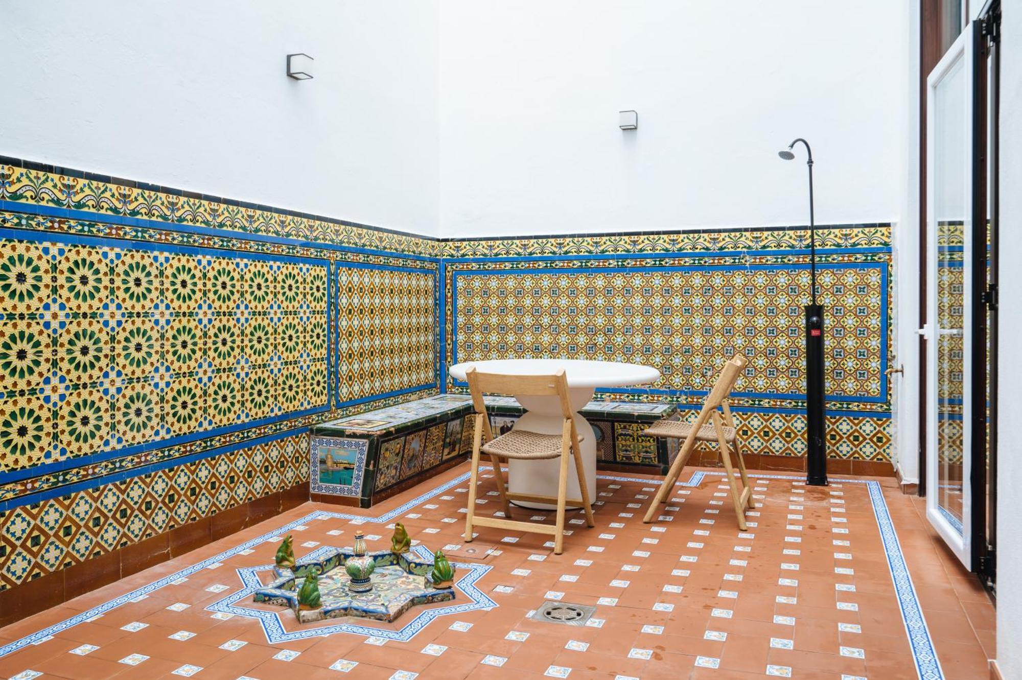 Apartamentos "El Escondite De Triana" Seville Luaran gambar